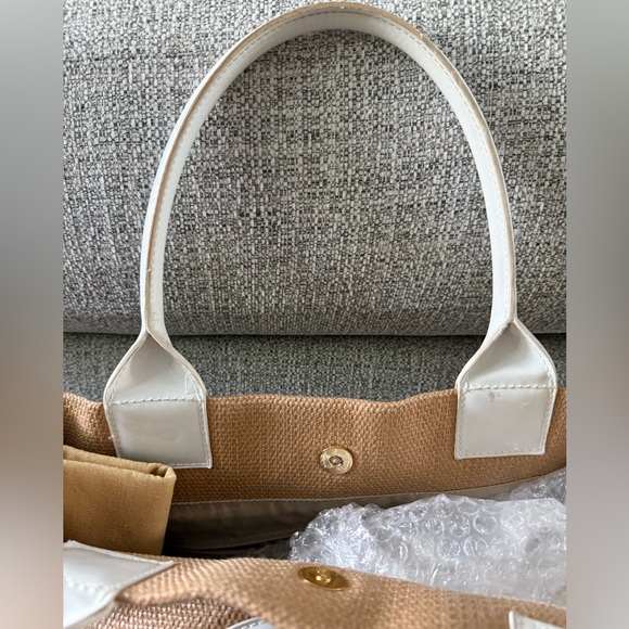 TORY BURCH Ella Tote Bag in White Patent Leather and Beige Raffia/Canvas Fabric - Picture 4 of 13